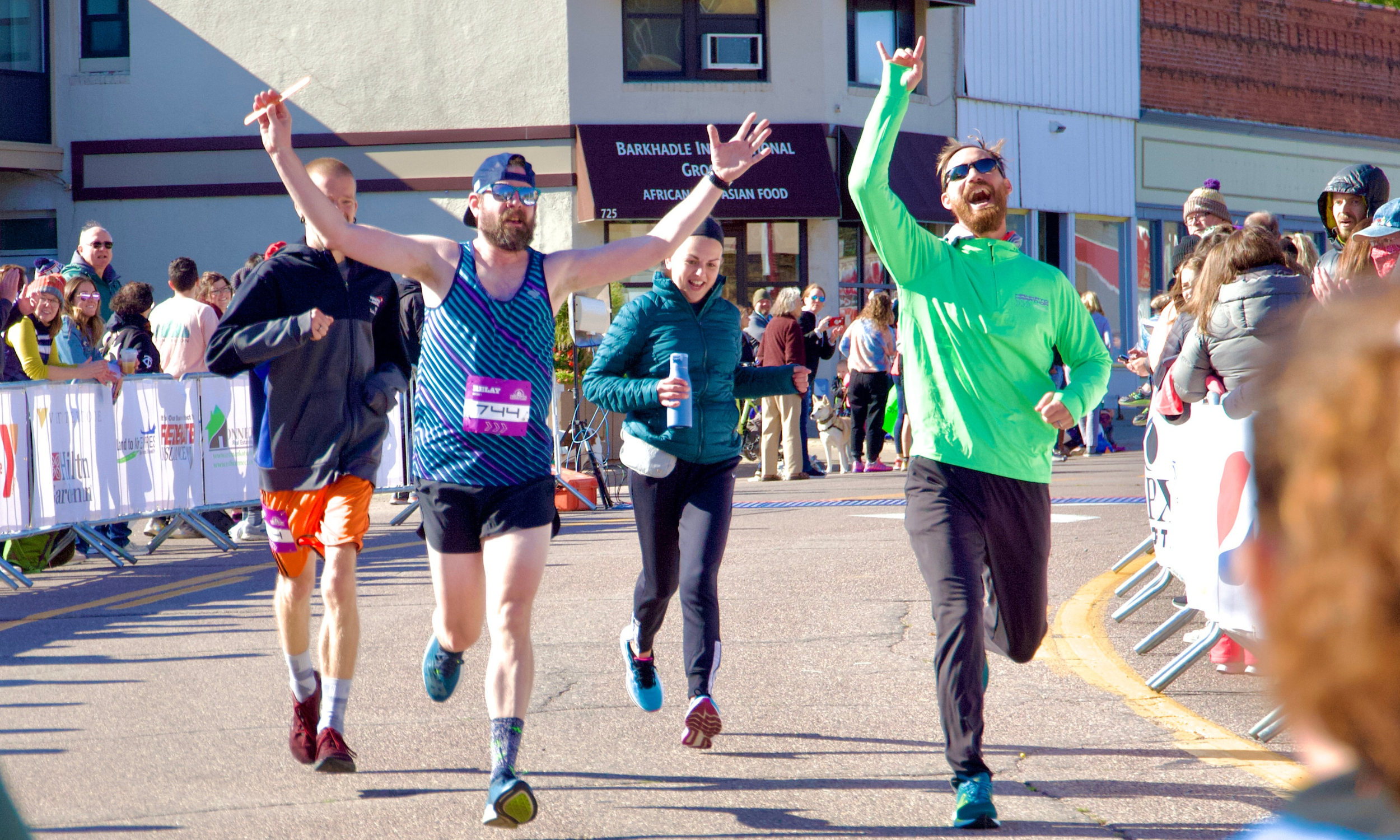 Relay runners running towards the finish